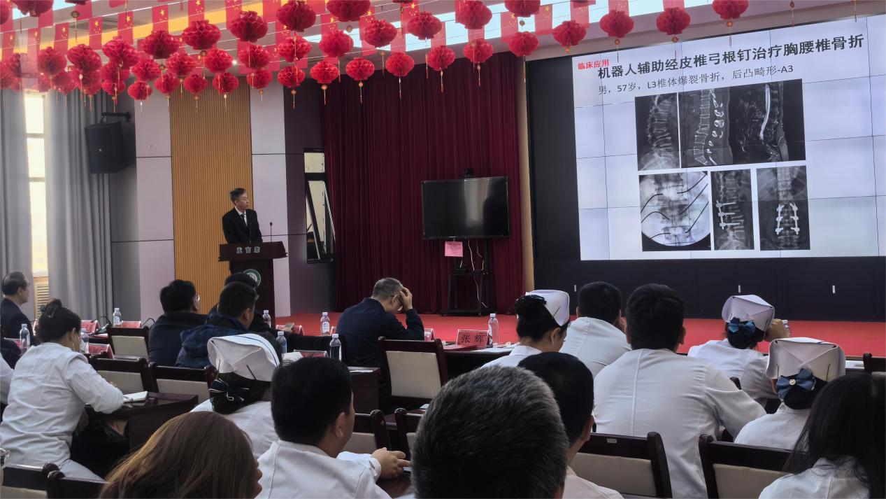 专家教授们结合自身的临床经验和专业知识,为墨玉县的医疗工作提供了宝贵的建议和指导