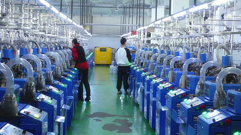 墨玉县卓氏针织有限公司袜子厂生产线