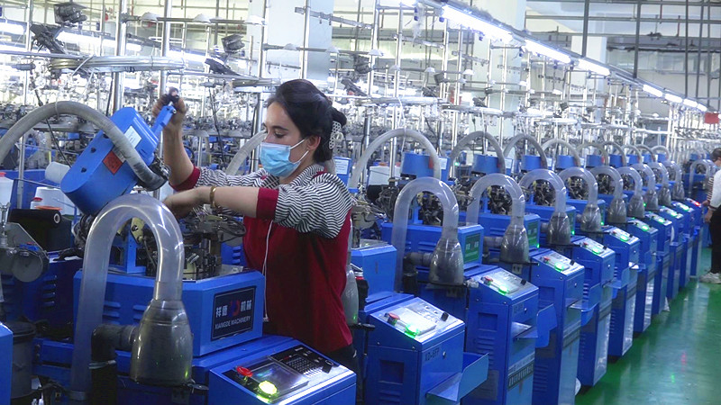 墨玉县卓氏针织有限公司为当地群众提供了大量就业岗位