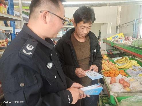 工作人员进商超普法图