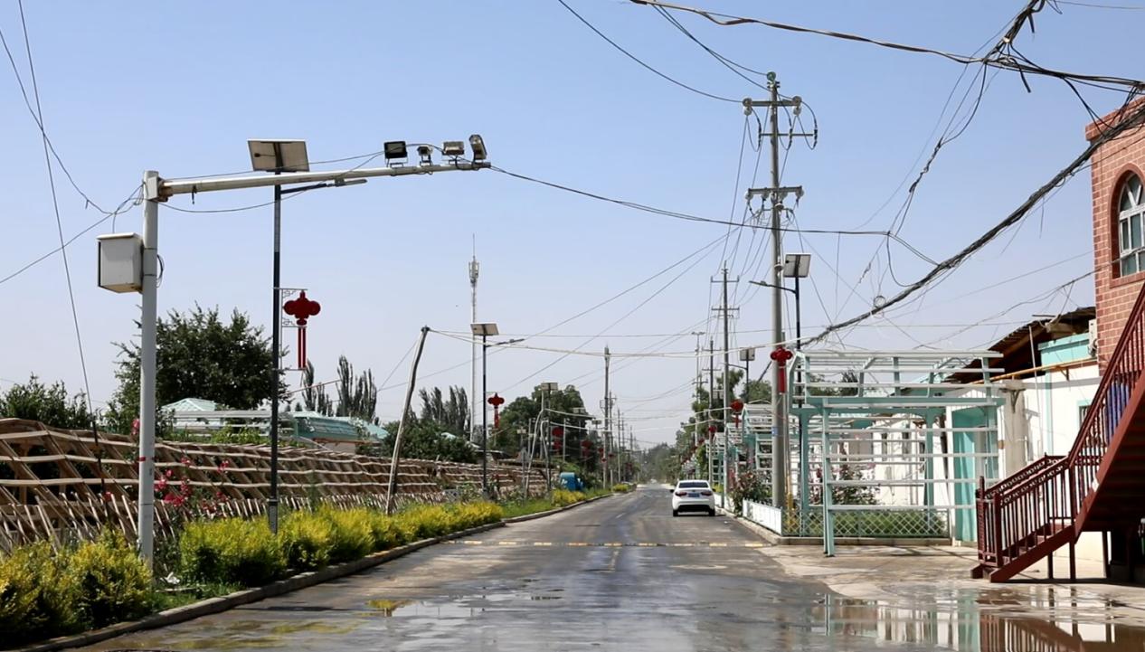 阿依玛克村宽敞整洁的街道