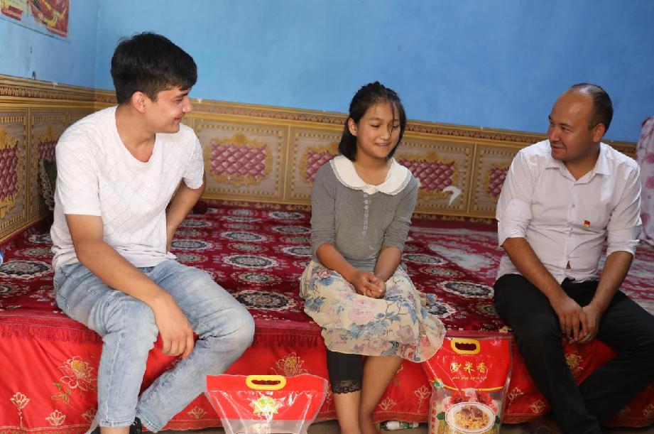 阿卜杜热合曼·阿卜力孜了解热依拉·阿卜杜赛麦提的身体状况。