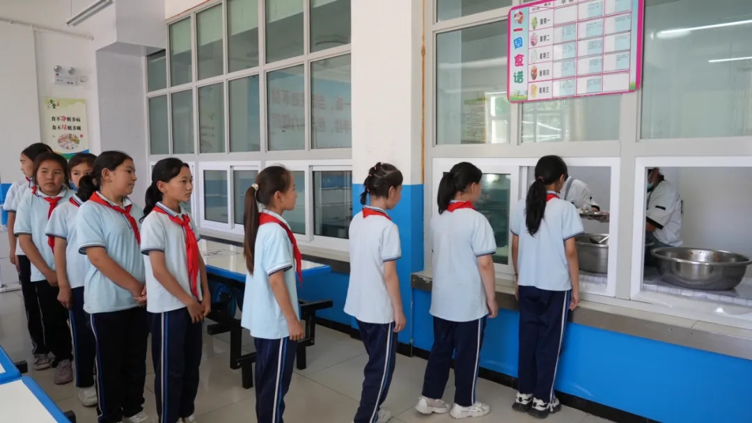 富蕴：强化学校食堂管理 让学生吃出&ldquo;幸福感&rdquo;1.webp