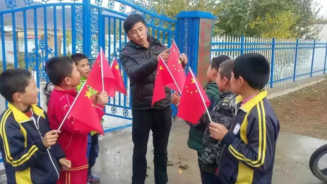 用心用情为村民 全心全意谋发展&mdash;&mdash;阿勒泰地区劳动模范加那提&middot;吾拉尼别克1.webp