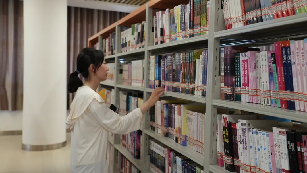 富蕴：暑假掀起读书热 全民阅读书香浓2.webp