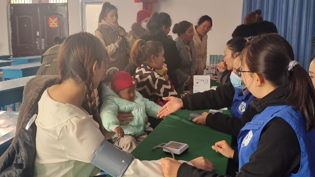 疏勒县:健康服务下基层 义诊活动暖人心-新华网