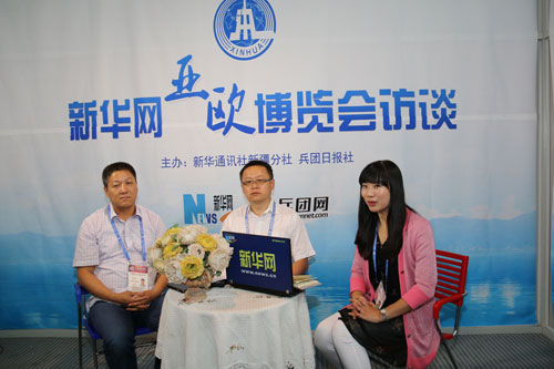 此刻我们非常容幸为大家邀请到特克斯县政府科技副县长刘怒涛和特克斯