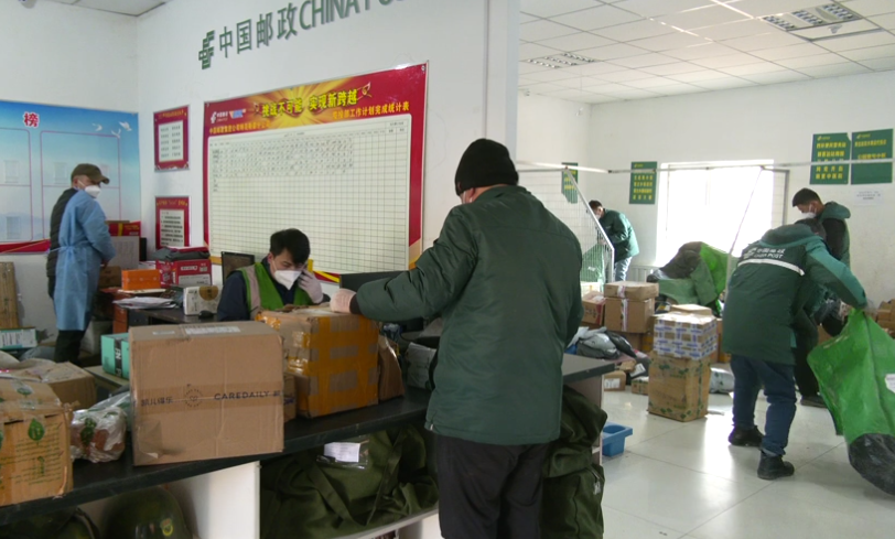 【新春走基层】邮政小哥辛苦了!特克斯县邮政快递每天投递5000件