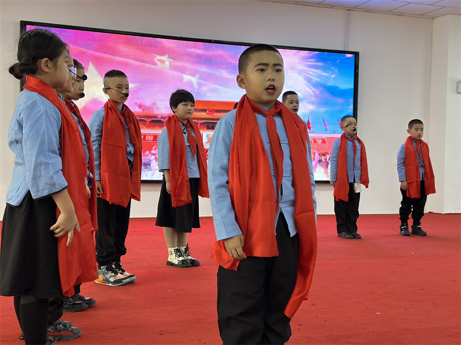 吉木萨尔县第五小学开展以"铭记历史·爱我中华"为主