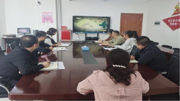 通过专题学习,视频讲座,读党史,讲党课等方式,把党史知识学习纳入理论